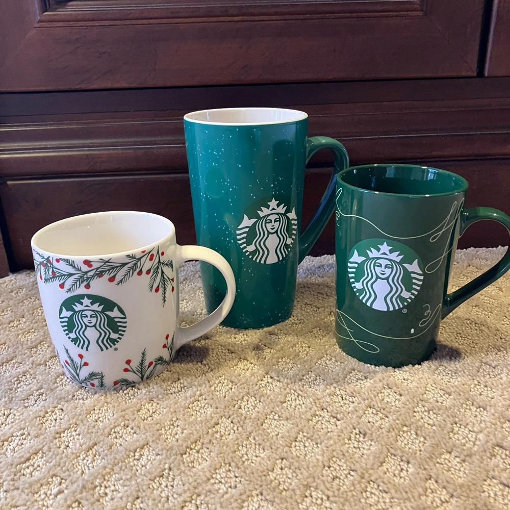 Starbucks Set of 3 Green & White Coffee Mugs from Holiday 2020 Collection